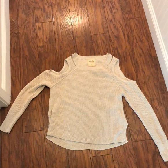 Hollister Sweaters - Cream hollister cold shoulder sweater!